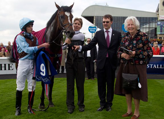 War Front’s Hit It A Bomb Prevails in Curragh Unveiling