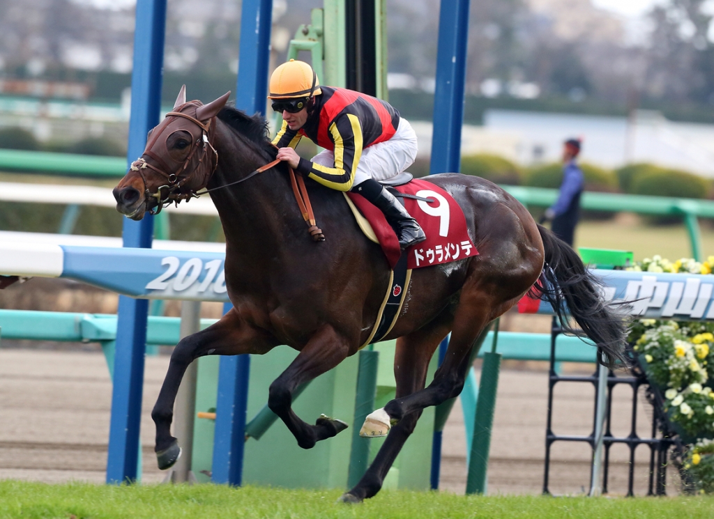 Duramente winning the Nakayama Kinen