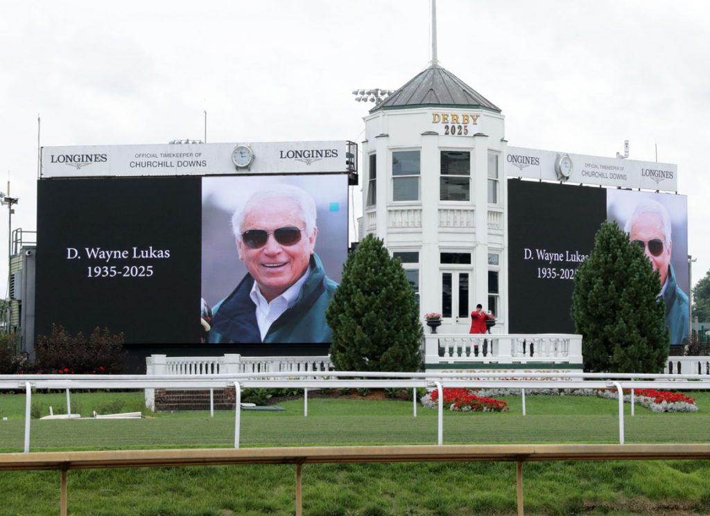 Churchill Downs holds moment of silence after passing of D. Wayne Lukas