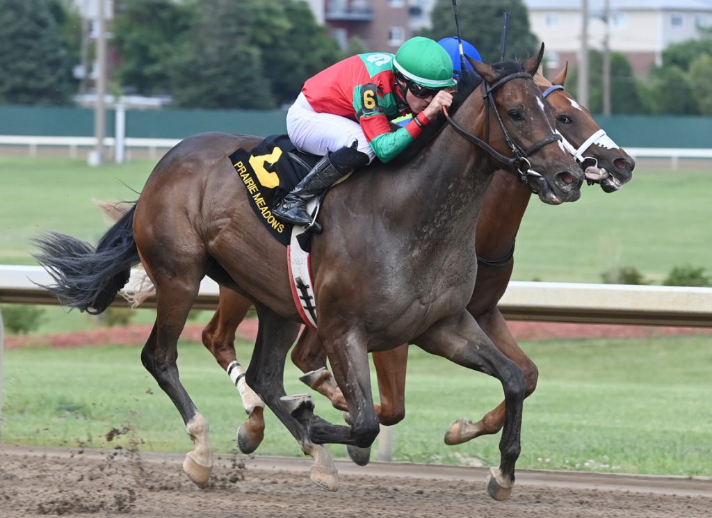 Good Civilian winning at Prairie Meadows