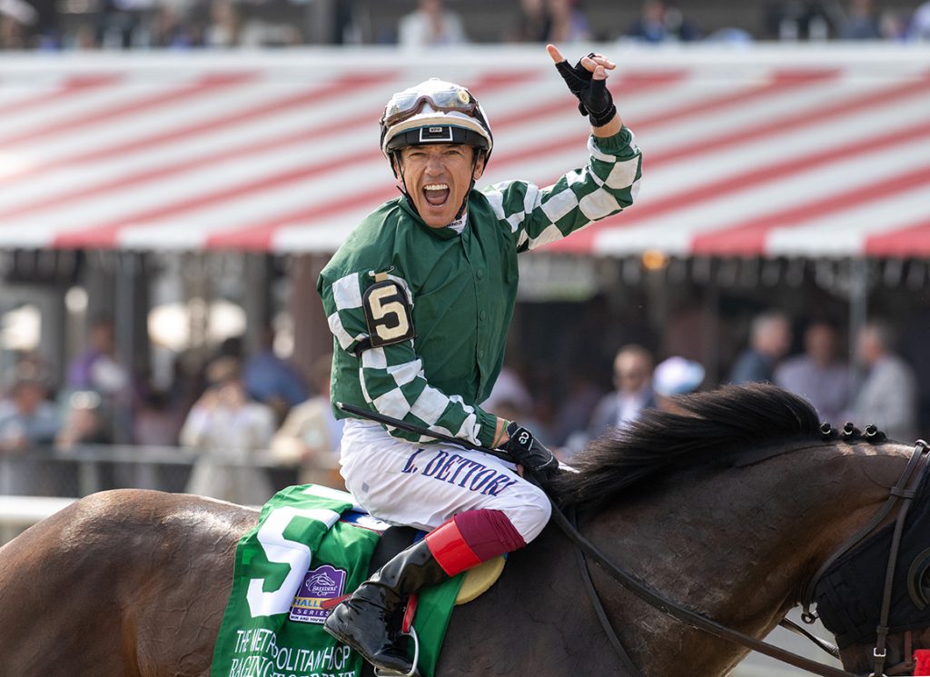 Frankie Dettori aboard Raging Torrent