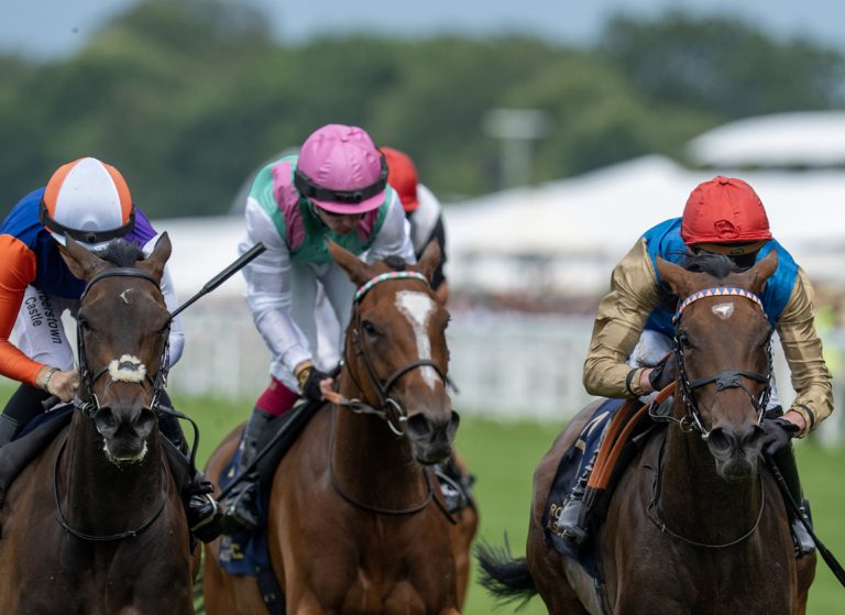 Earth Shot wins the Ribblesdale